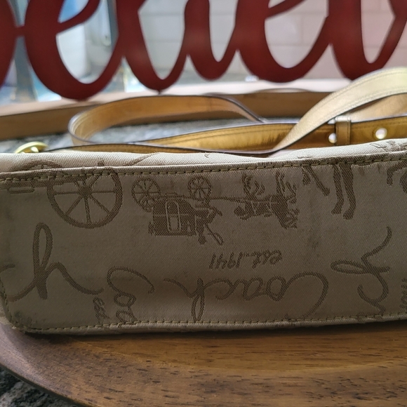 🏖️ Coach Caryall Horse Carriage Jacquard Mini Hobo Bag - Picture 10 of 16